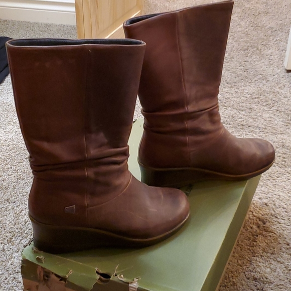 Boots - Picture 2 of 9